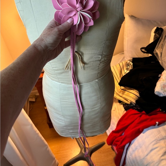 Leather look pink rose tie belt - Picture 2 of 4